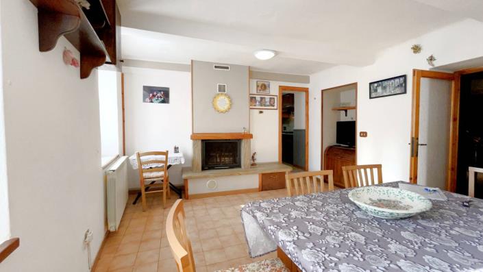 Image No.1-4 Bed Townhouse for sale