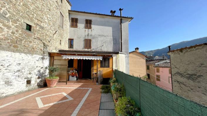 Image No.26-4 Bed Townhouse for sale