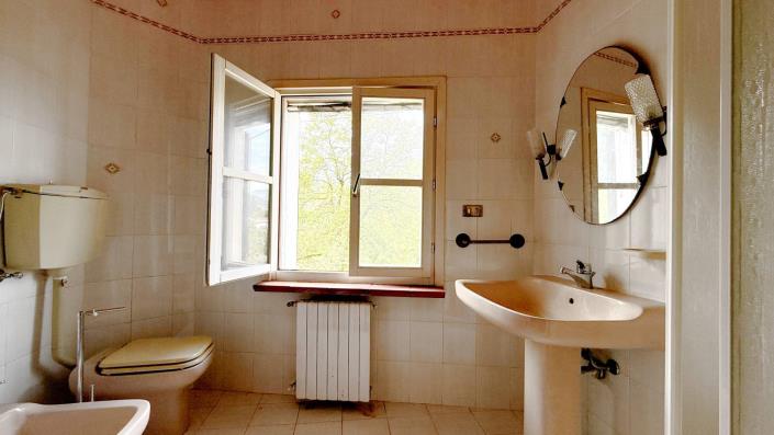 Image No.18-2 Bed Country House for sale