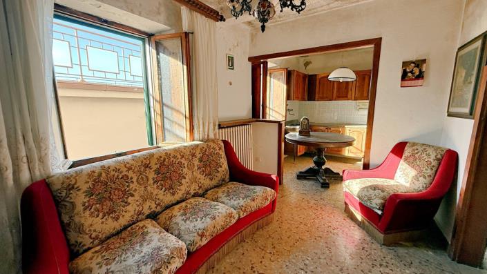 Image No.18-2 Bed Semi-Detached for sale