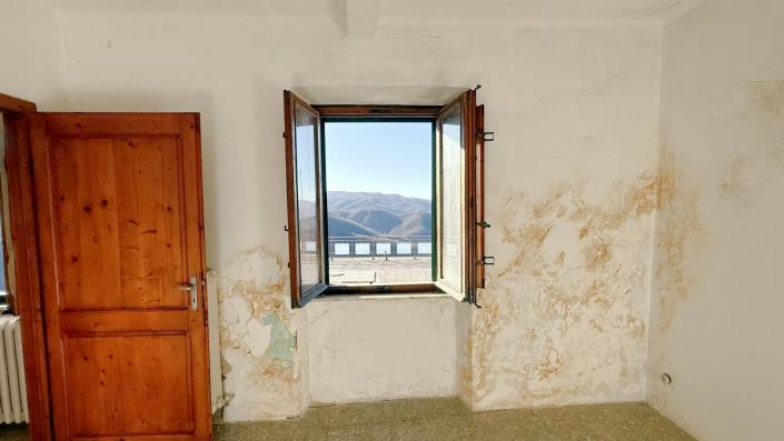 Image No.27-2 Bed Semi-Detached for sale