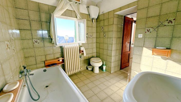 Image No.32-2 Bed Semi-Detached for sale