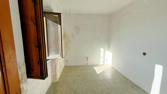 Image No.36-2 Bed Semi-Detached for sale