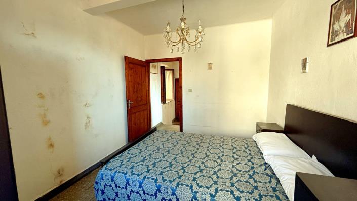 Image No.39-2 Bed Semi-Detached for sale