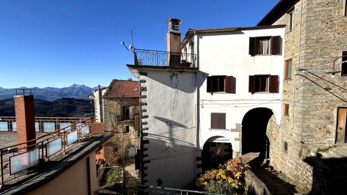 Image No.40-2 Bed Semi-Detached for sale