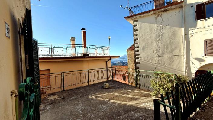 Image No.43-2 Bed Semi-Detached for sale