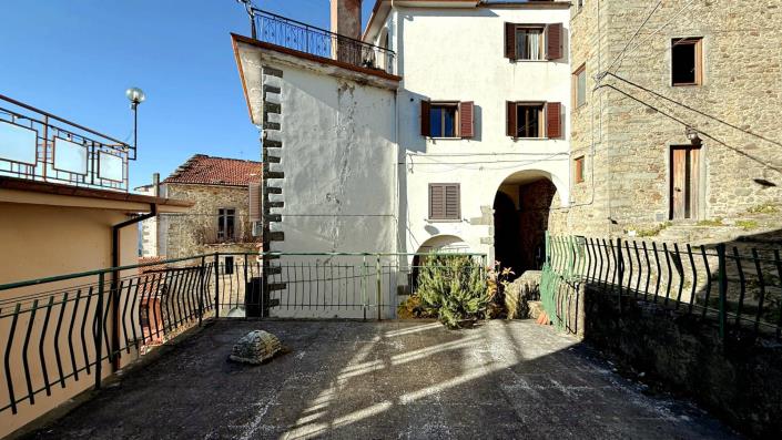 Image No.47-2 Bed Semi-Detached for sale