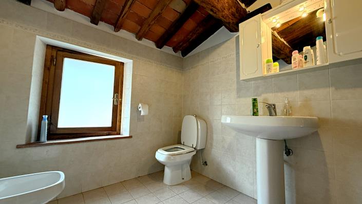 Image No.16-2 Bed Townhouse for sale