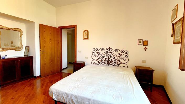 Image No.20-2 Bed Apartment for sale