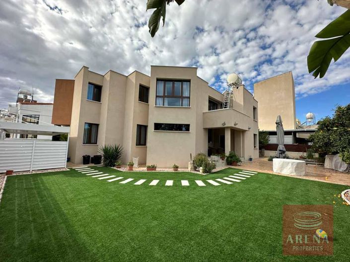 Image No.2-4 Bed Villa for sale