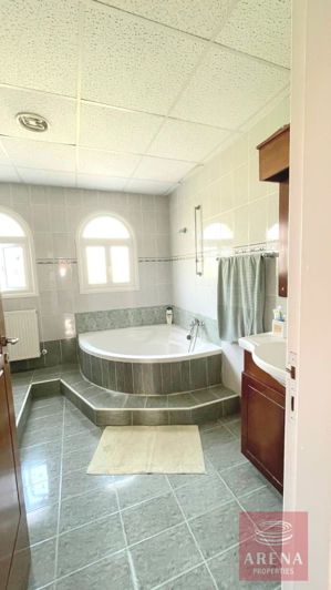 Image No.34-5 Bed Villa for sale