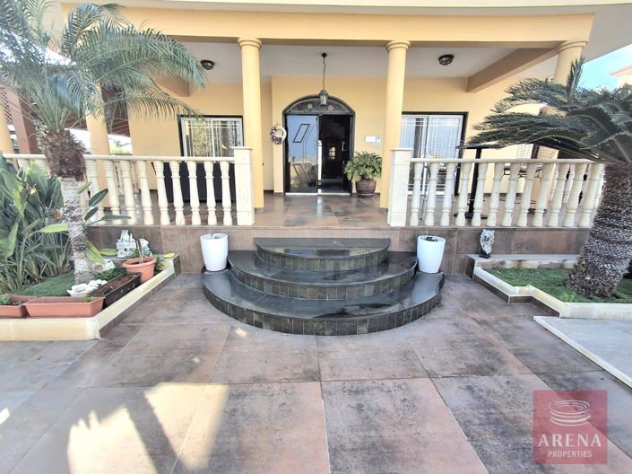 Image No.2-5 Bed Villa for sale