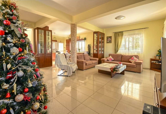 Image No.10-3 Bed Villa for sale