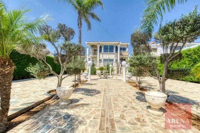 2-4-bed-villa-in-paralimni-8431