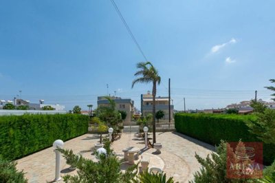 5-4-bed-villa-in-paralimni-8431