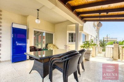 6-4-bed-villa-in-paralimni-8431