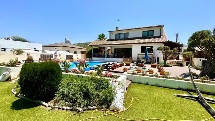 Image No.3-4 Bed Villa for sale