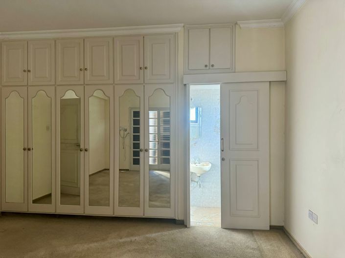 Image No.12-3 Bed Villa for sale