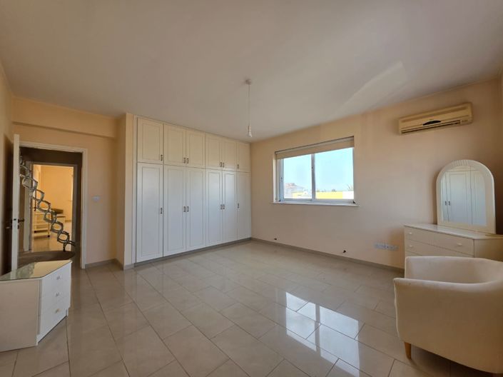 Image No.33-4 Bed Villa for sale