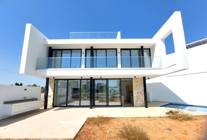 Image No.1-3 Bed Villa for sale