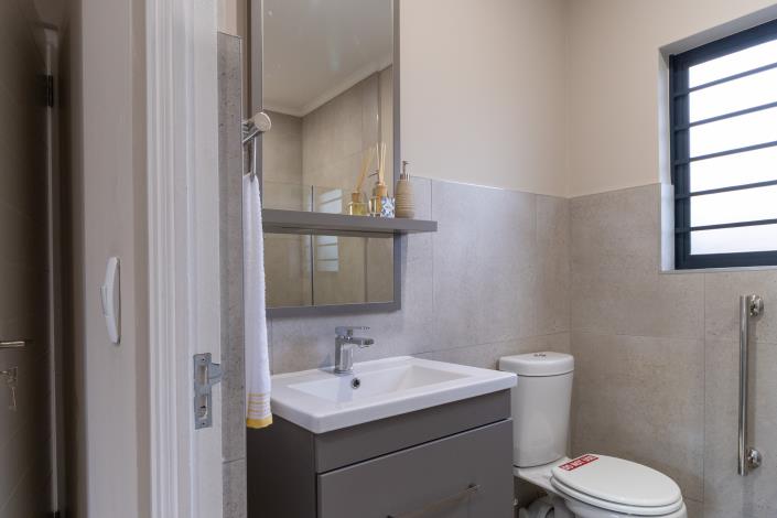 Image No.11-2 Bed House for sale