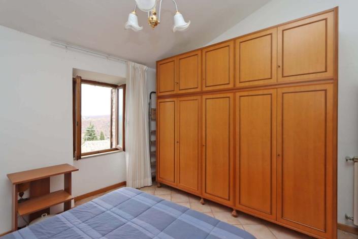 Image No.12-2 Bed House for sale