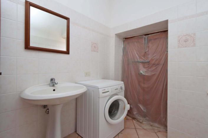 Image No.19-2 Bed House for sale