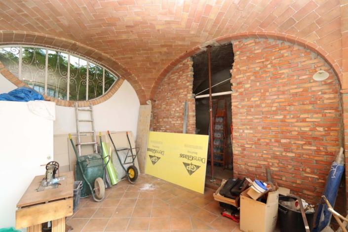 Image No.19-4 Bed Farmhouse for sale