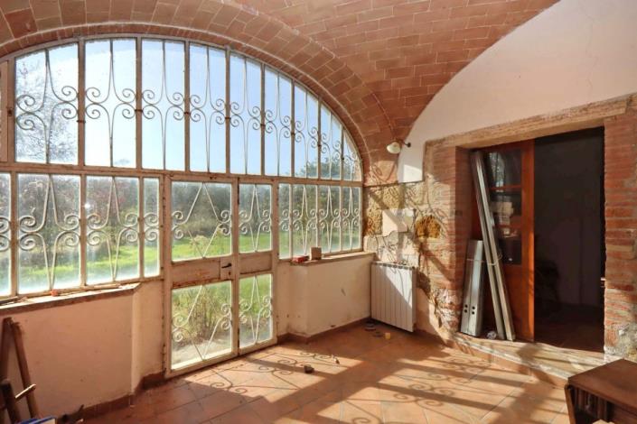 Image No.20-4 Bed Farmhouse for sale