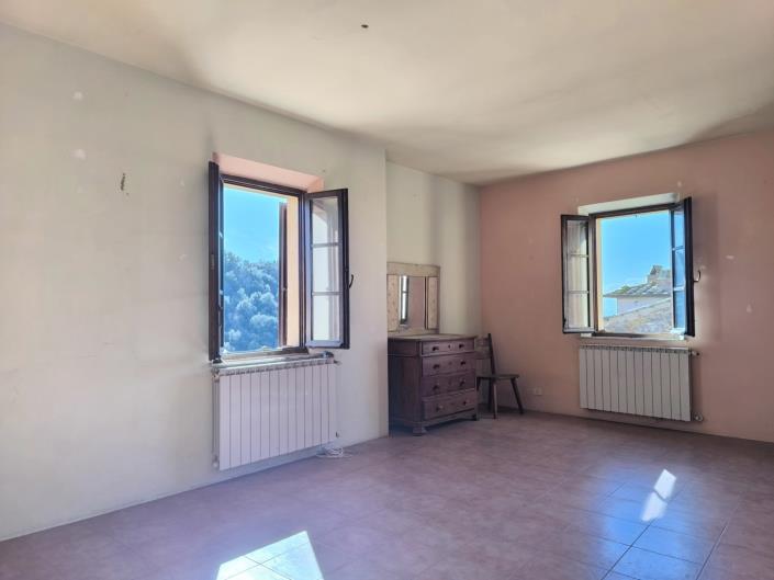 Image No.12-2 Bed Townhouse for sale