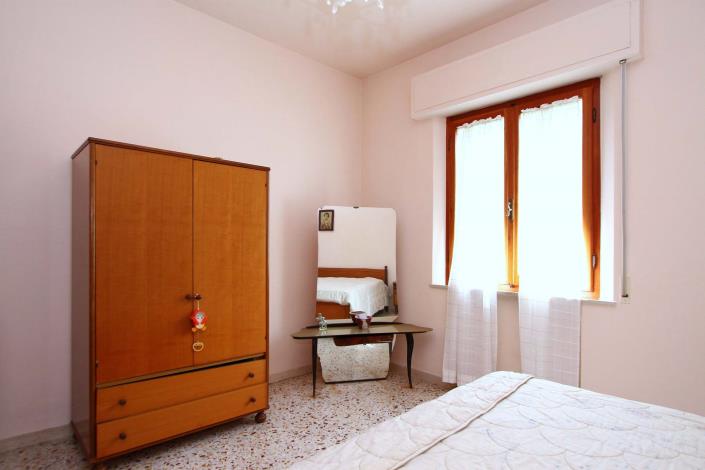 Image No.12-4 Bed Country House for sale