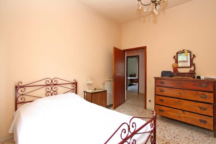 Image No.17-4 Bed Country House for sale