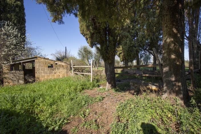 Image No.9-8 Bed Farmhouse for sale