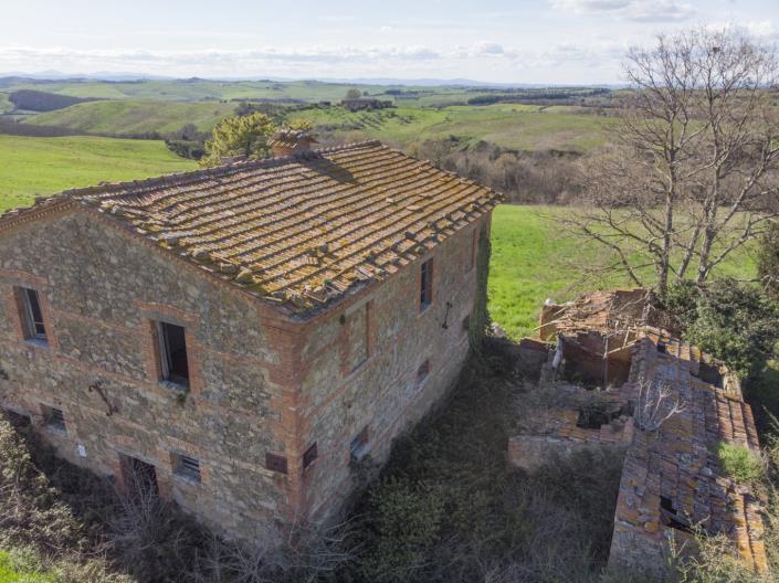 Image No.17-8 Bed Farmhouse for sale