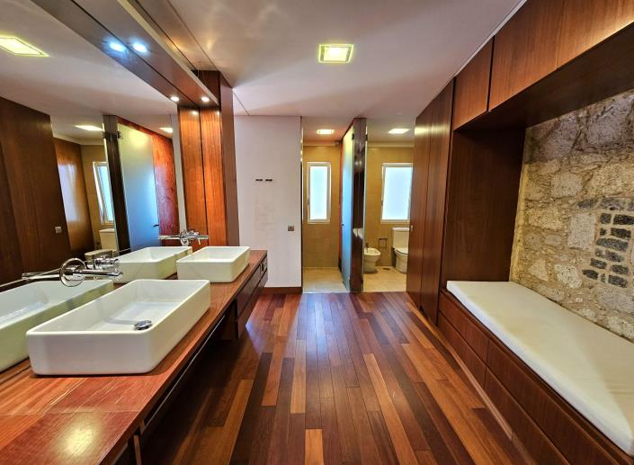 Image No.19-3 Bed Flat for sale