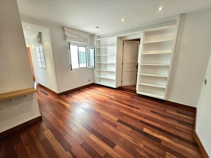 Image No.28-3 Bed Flat for sale