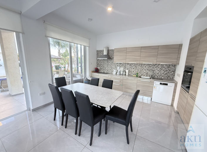 Image No.11-3 Bed Villa for sale