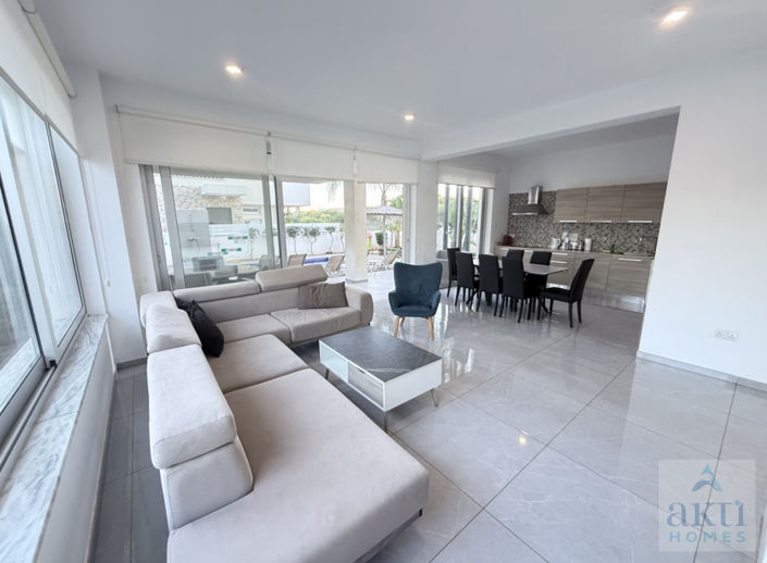 Image No.8-3 Bed Villa for sale