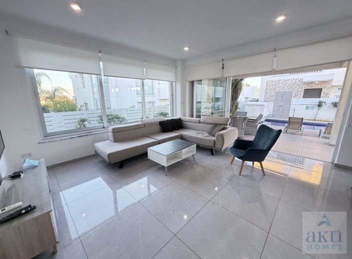 Image No.9-3 Bed Villa for sale