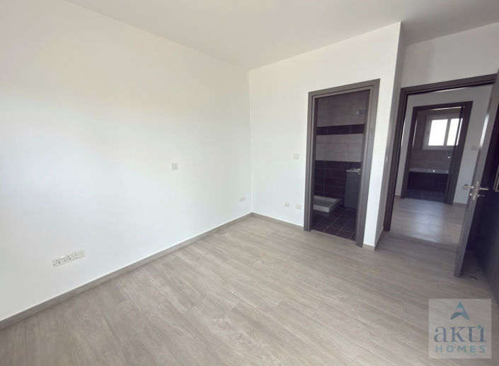 Image No.10-4 Bed Villa for sale