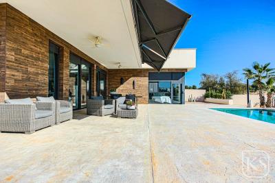 beautiful-modern-4-bedroom-villa-on-Hacienda-del-Alamo-7