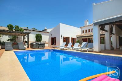 luxury-4-bed-extended-Algaba-villa-on-El-Valle-Golf-Resort-5