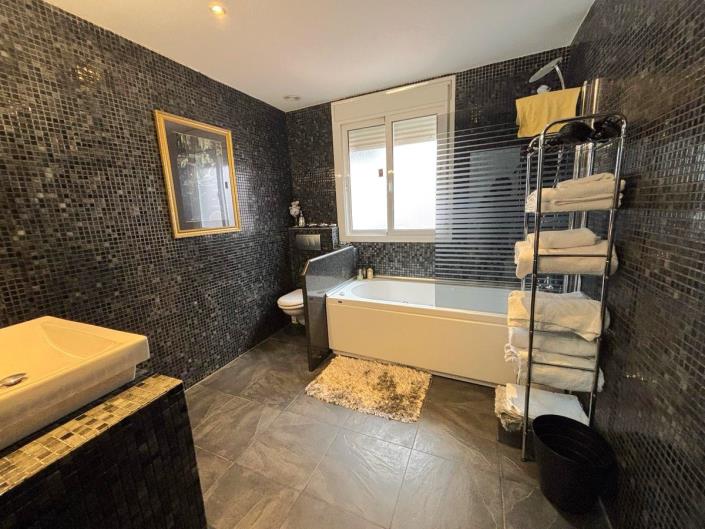 Image No.22-5 Bed House/Villa for sale