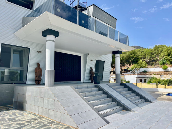 Image No.8-5 Bed Villa for sale