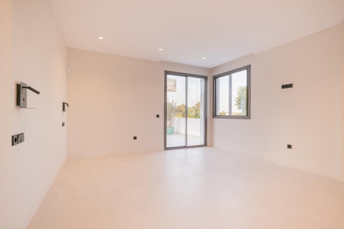 Image No.20-4 Bed House/Villa for sale