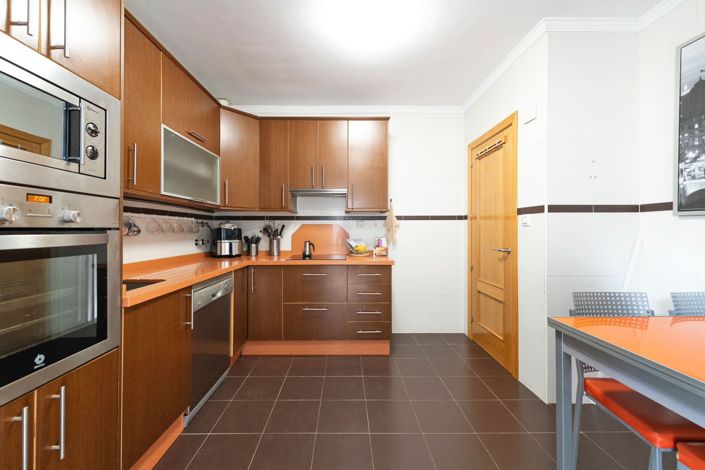 Image No.10-6 Bed Property for sale