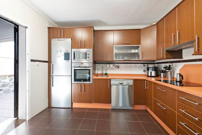 Image No.11-6 Bed Property for sale