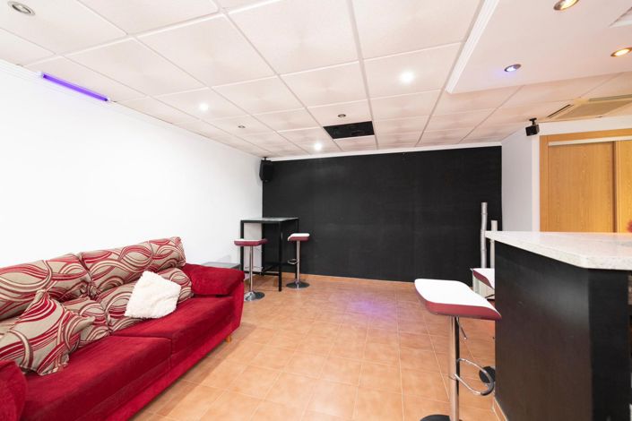 Image No.16-6 Bed Property for sale