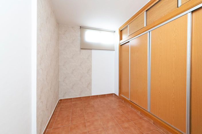 Image No.21-6 Bed Property for sale