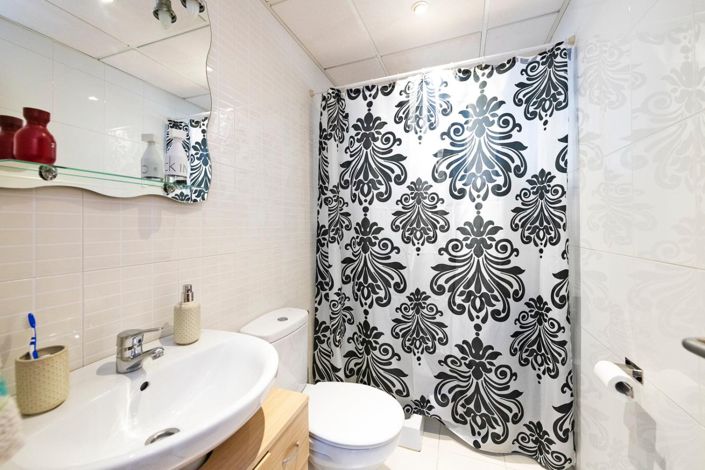 Image No.23-6 Bed Property for sale